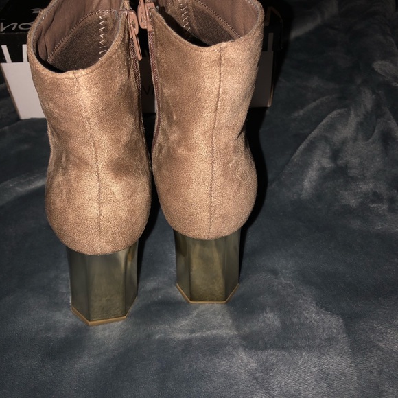 Gold Heel Tan Suede Size 7.5 Boots 👢 - Picture 7 of 7